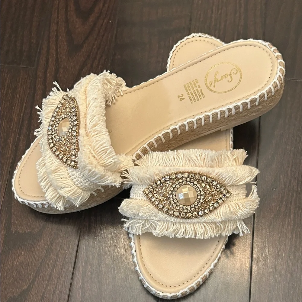 Stylish Cream Fringe Slide Sandals with jeweled eye 👁️ NWOT - Picture 1 of 8